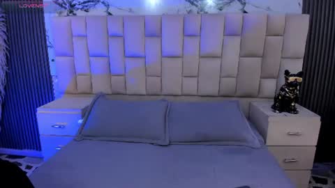 vanessascott_ online show from June 24, 6:45 am