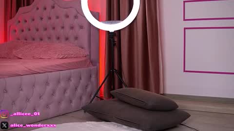 Snapshot of vanessasimon chatting on November 12, 6:47 am Vanessa Simon online show from November 12, 6:47 am