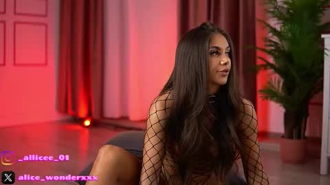 Snapshot of vanessasimon chatting on November 17, 6:30 am Vanessa Simon online show from November 17, 6:30 am