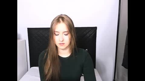 Snapshot of vanessatrue chatting on March 29, 4:18 pm VanessaTrue online show from March 29, 4:18 pm