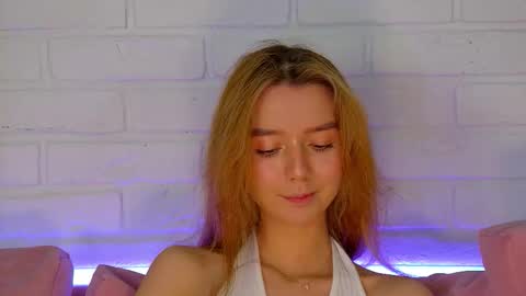 Snapshot of vanessavienne chatting on March 1, 4:20 pm VanessaVienne online show from March 1, 4:20 pm