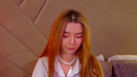 Snapshot of vanessavienne chatting on March 3, 4:24 pm VanessaVienne online show from March 3, 4:24 pm