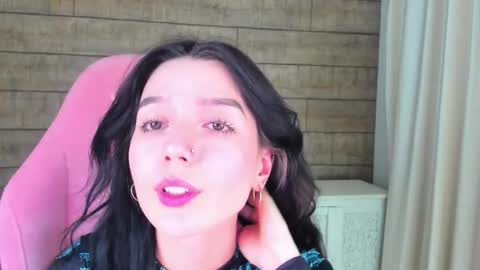 Snapshot of vanessavienne chatting on March 9, 4:55 pm VanessaVienne online show from March 9, 4:55 pm