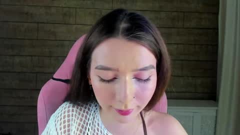 Snapshot of vanessavienne chatting on April 4, 4:26 pm VanessaVienne online show from April 4, 4:26 pm
