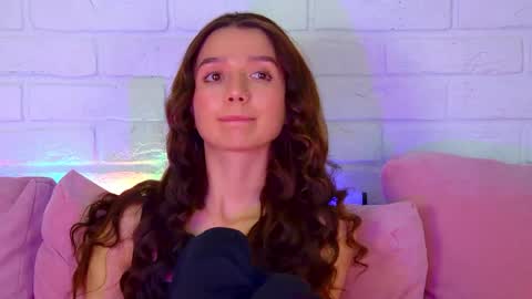 Snapshot of vanessavienne chatting on April 5, 4:26 pm VanessaVienne online show from April 5, 4:26 pm