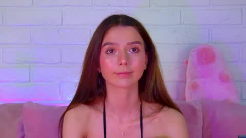 Snapshot of vanessavienne chatting on April 6, 4:41 pm VanessaVienne online show from April 6, 4:41 pm