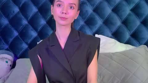 Snapshot of vanessavienne chatting on April 18, 4:11 pm VanessaVienne online show from April 18, 4:11 pm