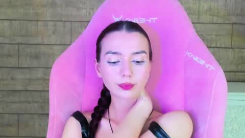 Snapshot of vanessavienne chatting on June 14, 2:24 am VanessaVienne online show from June 14, 2:24 am