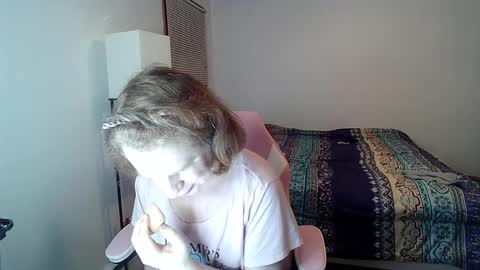 Snapshot of vanfairy526 chatting on April 1, 9:54 am vanfairy526 online show from April 1, 9:54 am