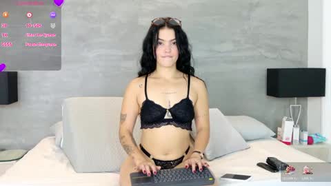 Snapshot of vanika_ray chatting on June 4, 11:38 am vanika_ray online show from June 4, 11:38 am