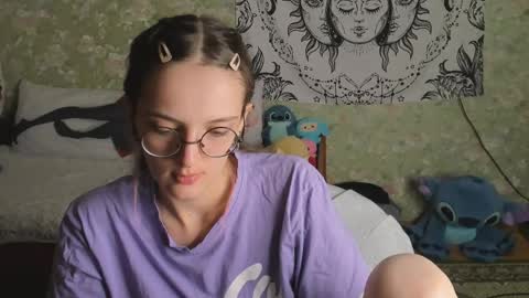 Snapshot of vanilla_arya chatting on April 22, 4:08 pm Adelina online show from April 22, 4:08 pm