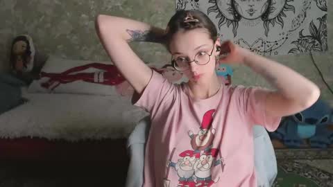 Snapshot of vanilla_arya chatting on April 25, 5:54 pm Adelina online show from April 25, 5:54 pm