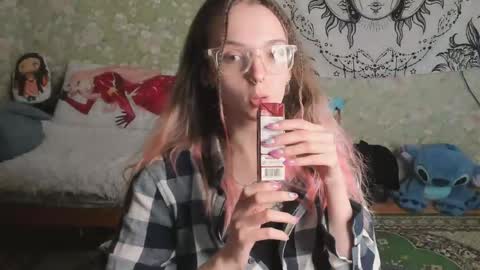 Snapshot of vanilla_arya chatting on May 12, 12:46 pm Adelina online show from May 12, 12:46 pm