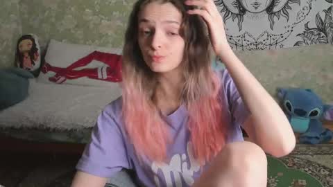 Snapshot of vanilla_arya chatting on May 29, 10:24 am Adelina online show from May 29, 10:24 am