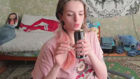 Snapshot of vanilla_arya chatting on June 4, 10:54 am Adelina online show from June 4, 10:54 am