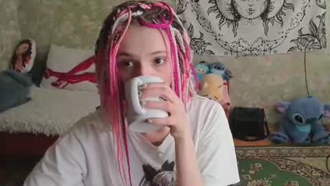 Snapshot of vanilla_arya chatting on June 16, 11:13 am Adelina online show from June 16, 11:13 am