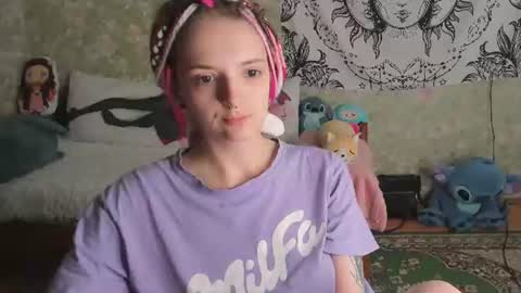 Snapshot of vanilla_arya chatting on July 7, 9:24 am Adelina online show from July 7, 9:24 am