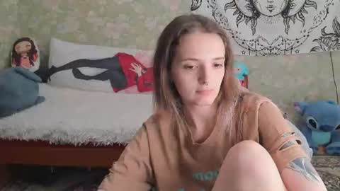 Snapshot of vanilla_arya chatting on July 17, 8:21 am Adelina online show from July 17, 8:21 am