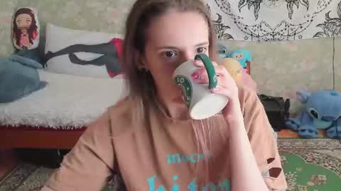 Snapshot of vanilla_arya chatting on July 18, 9:57 am Adelina online show from July 18, 9:57 am