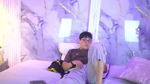 vanilla_hot_ online show from October 12, 7:24 pm