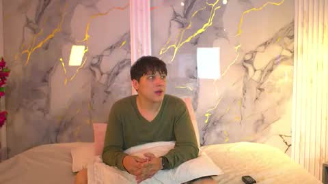 vanilla_hot_ online show from November 20, 1:33 pm