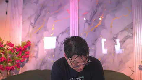 vanilla_hot_ online show from December 16, 7:30 pm