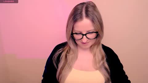 Mia online show from March 26, 6:24 pm