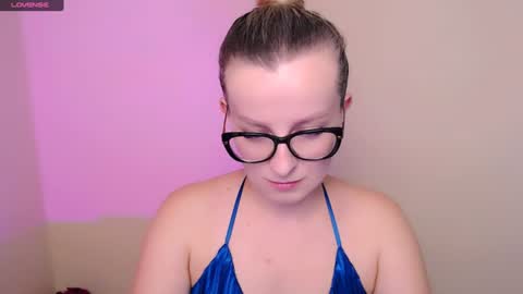 Mia online show from June 15, 1:35 pm