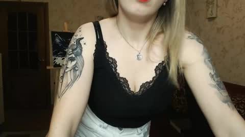 Snapshot of vanillamuffin chatting on February 9, 9:58 am VanillaMuffin online show from February 9, 9:58 am