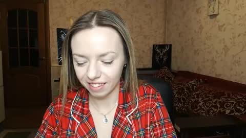 Snapshot of vanillamuffin chatting on February 17, 6:53 am VanillaMuffin online show from February 17, 6:53 am