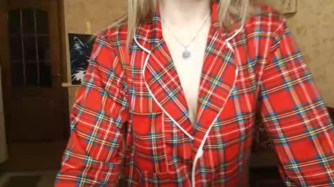 Snapshot of vanillamuffin chatting on February 19, 7:06 am VanillaMuffin online show from February 19, 7:06 am