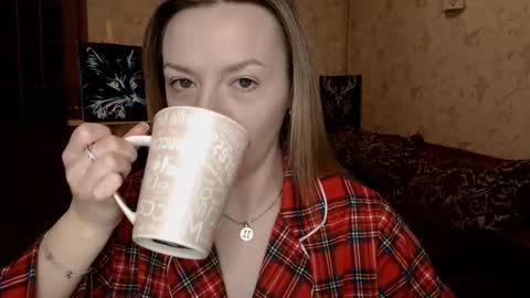 Snapshot of vanillamuffin chatting on March 11, 6:43 am VanillaMuffin online show from March 11, 6:43 am