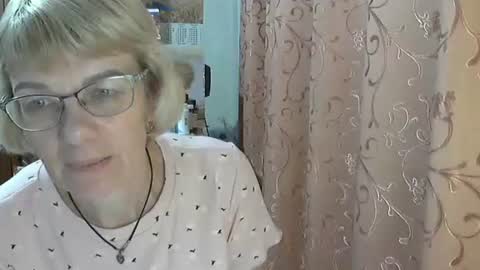 Vanillaxcreamy online show from December 3, 4:28 pm