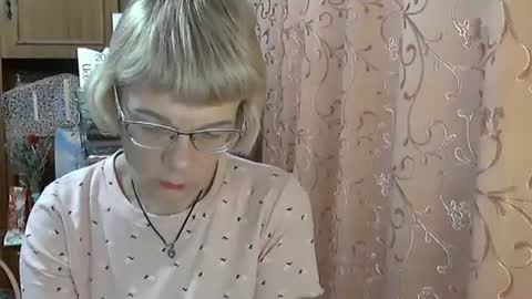Vanillaxcreamy online show from December 4, 1:42 pm