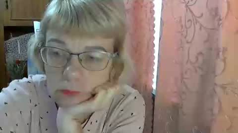 Vanillaxcreamy online show from December 5, 9:28 am