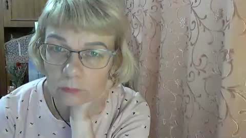Vanillaxcreamy online show from December 5, 1:38 pm