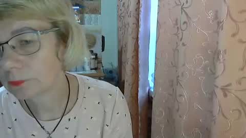 Vanillaxcreamy online show from December 9, 10:32 am