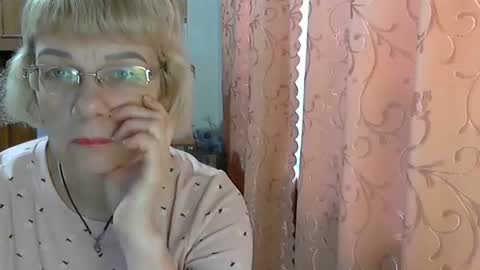 Vanillaxcreamy online show from December 11, 8:26 am