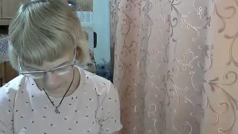 Vanillaxcreamy online show from December 11, 12:23 pm