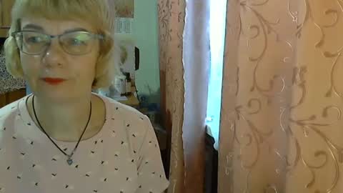 Vanillaxcreamy online show from December 12, 10:02 am