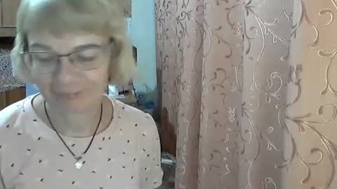 Vanillaxcreamy online show from December 12, 2:44 pm