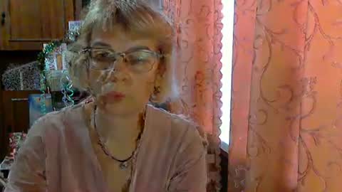 Vanillaxcreamy online show from December 15, 9:35 am