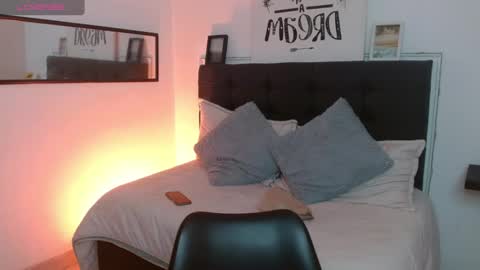 vane online show from October 10, 7:02 pm