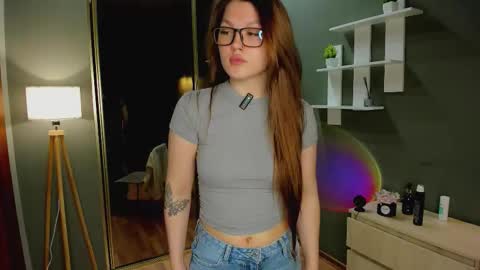 Snapshot of vanvanvibe chatting on March 20, 8:57 pm Charline online show from March 20, 8:57 pm