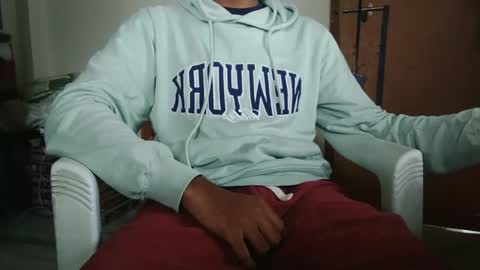 Snapshot of varunnvk chatting on December 6, 6:15 am varunnvk online show from December 6, 6:15 am