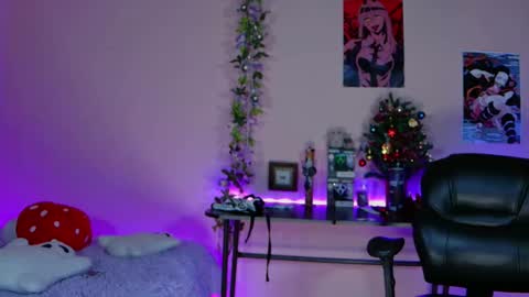 Vayolett online show from December 25, 5:58 pm