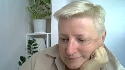 vea_motty online show from August 2, 1:09 pm