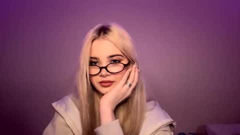 Snapshot of vedalipscomb chatting on December 2, 12:10 pm Monika online show from December 2, 12:10 pm