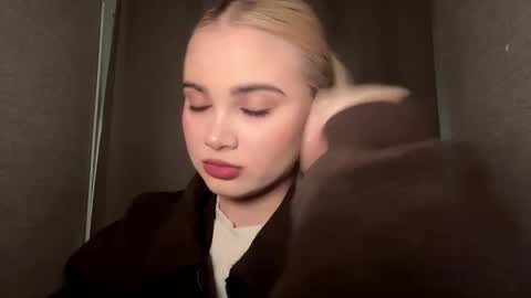 Snapshot of vedalipscomb chatting on December 16, 1:05 pm Monika online show from December 16, 1:05 pm