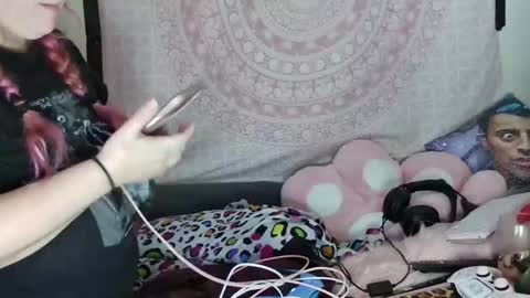 Snapshot of veelehanex3 chatting on December 7, 10:23 am Veronica Lehane online show from December 7, 10:23 am